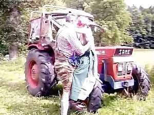 Փայտե բաժակի հետ կապ ...